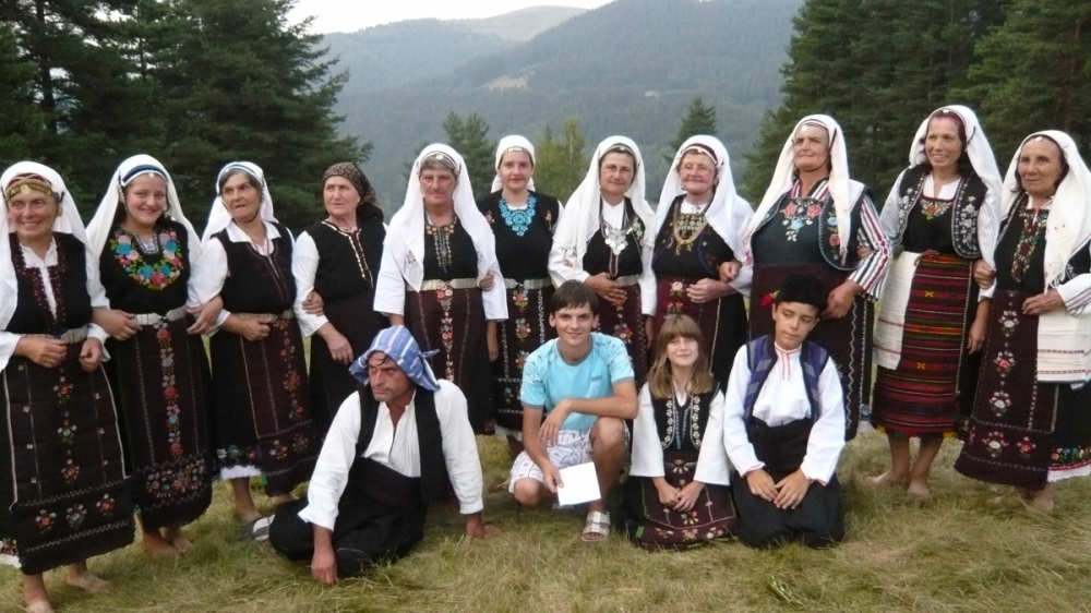 Групата за народни обичаи към НЧ „Просвета“ се завърна с Голямата награда от „Копривщица пее 2010“